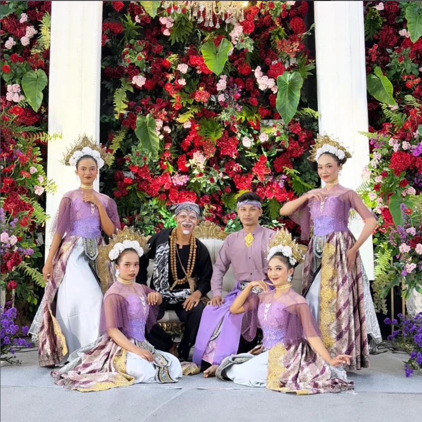 Wedding Dancer Tradisional Cucuk Lampah dan Lengser Sunda Indramayu